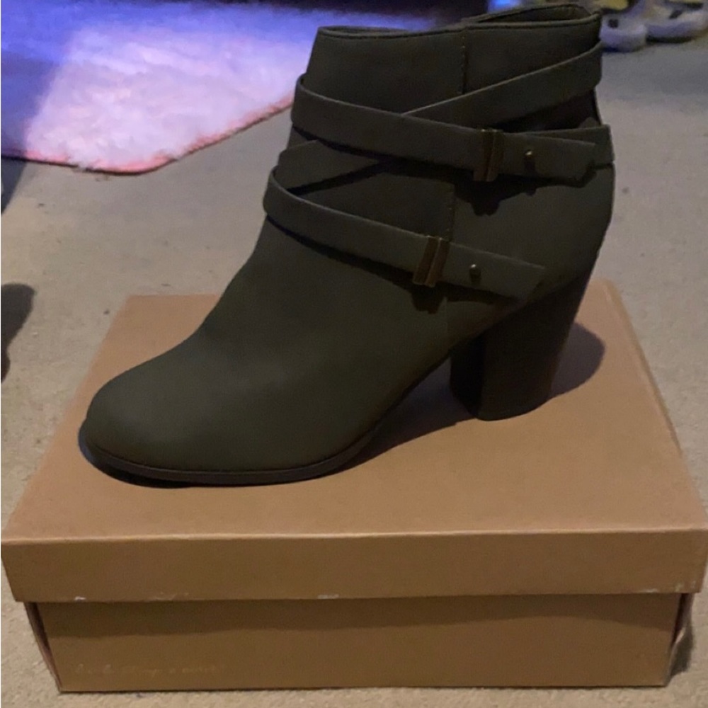 Charlotte Russe Green Ankle Heel Booties